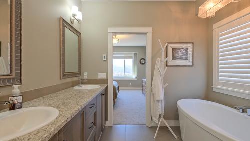 1257 Feedham Avenue, Kelowna, BC - Indoor Photo Showing Bathroom