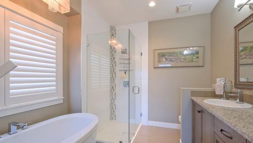 1257 Feedham Avenue, Kelowna, BC - Indoor Photo Showing Bathroom