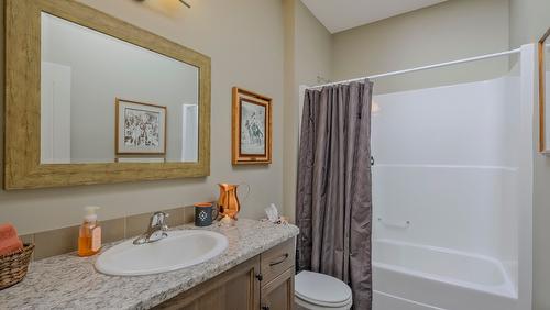 1257 Feedham Avenue, Kelowna, BC - Indoor Photo Showing Bathroom