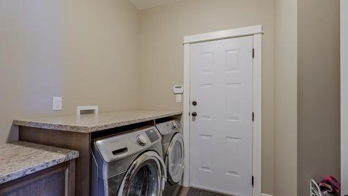 1257 Feedham Avenue, Kelowna, BC - Indoor Photo Showing Laundry Room