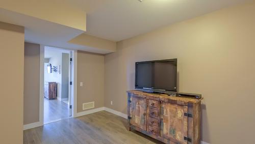 1257 Feedham Avenue, Kelowna, BC - Indoor Photo Showing Other Room