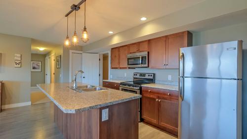 1257 Feedham Avenue, Kelowna, BC - Indoor Photo Showing Kitchen With Stainless Steel Kitchen With Double Sink