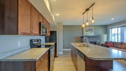 1257 Feedham Avenue, Kelowna, BC - Indoor Photo Showing Kitchen With Double Sink