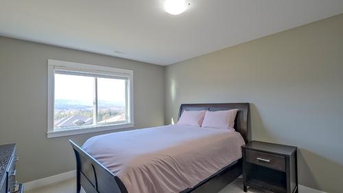 1257 Feedham Avenue, Kelowna, BC - Indoor Photo Showing Bedroom