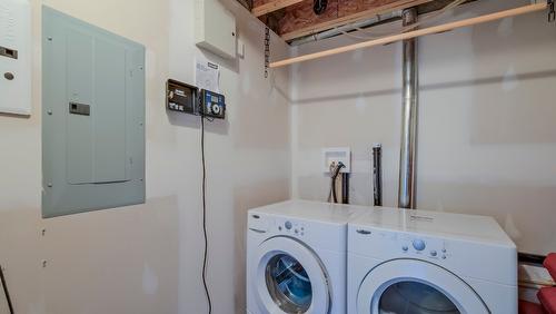 1257 Feedham Avenue, Kelowna, BC - Indoor Photo Showing Laundry Room