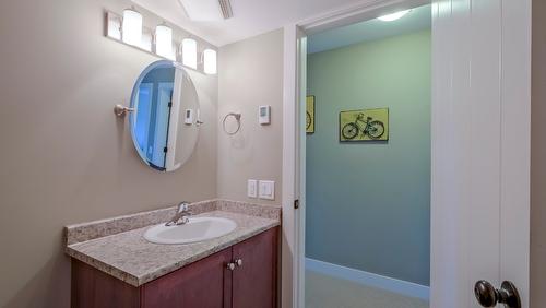 1257 Feedham Avenue, Kelowna, BC - Indoor Photo Showing Bathroom