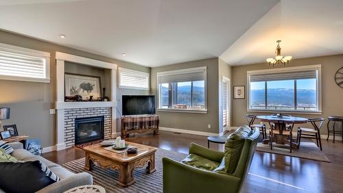 1257 Feedham Avenue, Kelowna, BC - Indoor Photo Showing Living Room With Fireplace