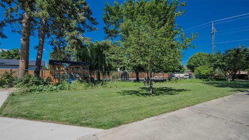 4080 Lakeshore Road, Kelowna, BC - Outdoor