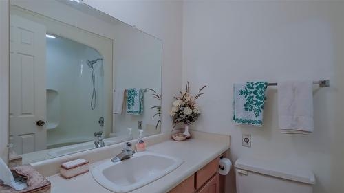 4080 Lakeshore Road, Kelowna, BC - Indoor Photo Showing Bathroom