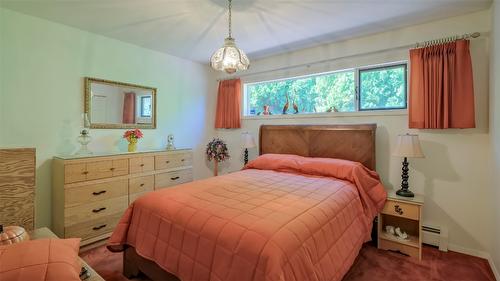 4080 Lakeshore Road, Kelowna, BC - Indoor Photo Showing Bedroom