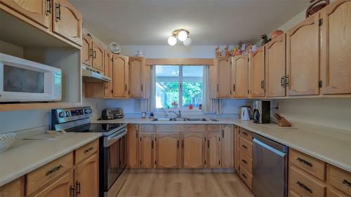 4080 Lakeshore Road, Kelowna, BC - Indoor Photo Showing Kitchen With Double Sink