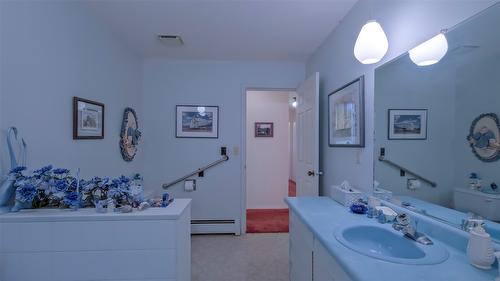 4080 Lakeshore Road, Kelowna, BC - Indoor Photo Showing Bathroom