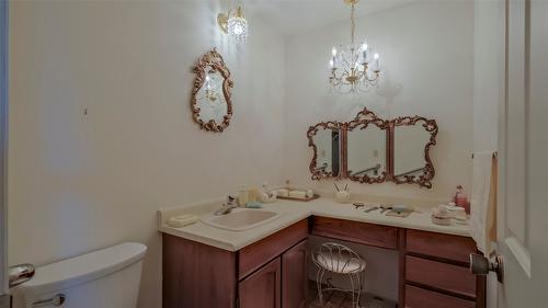 4080 Lakeshore Road, Kelowna, BC - Indoor Photo Showing Bathroom