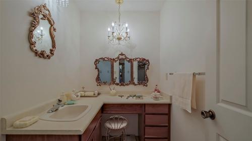 4080 Lakeshore Road, Kelowna, BC - Indoor Photo Showing Bathroom