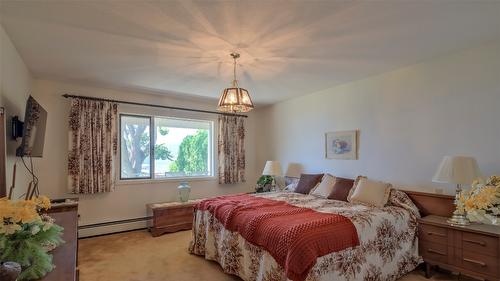 4080 Lakeshore Road, Kelowna, BC - Indoor Photo Showing Bedroom