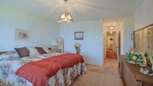 4080 Lakeshore Road, Kelowna, BC - Indoor Photo Showing Bedroom