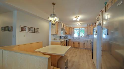 4080 Lakeshore Road, Kelowna, BC - Indoor Photo Showing Kitchen