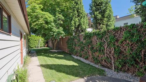 4080 Lakeshore Road, Kelowna, BC - Outdoor