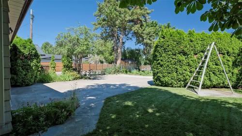 4080 Lakeshore Road, Kelowna, BC - Outdoor