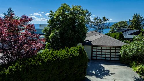 4080 Lakeshore Road, Kelowna, BC - Outdoor