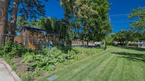 4080 Lakeshore Road, Kelowna, BC - Outdoor