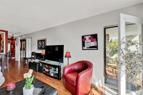 306-737 Leon Avenue, Kelowna, BC - Indoor