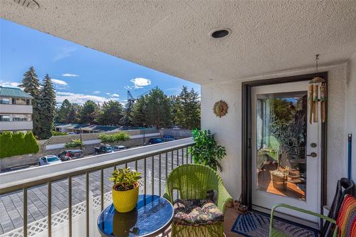 306-737 Leon Avenue, Kelowna, BC - Outdoor With Exterior