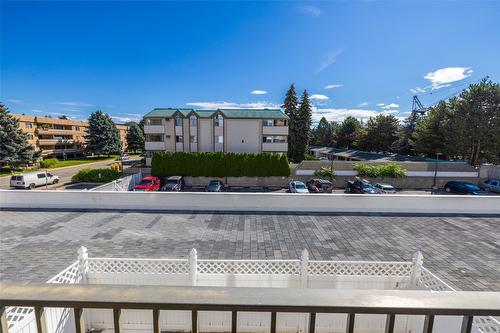 306-737 Leon Avenue, Kelowna, BC - Outdoor