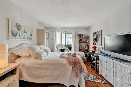 306-737 Leon Avenue, Kelowna, BC - Indoor Photo Showing Bedroom