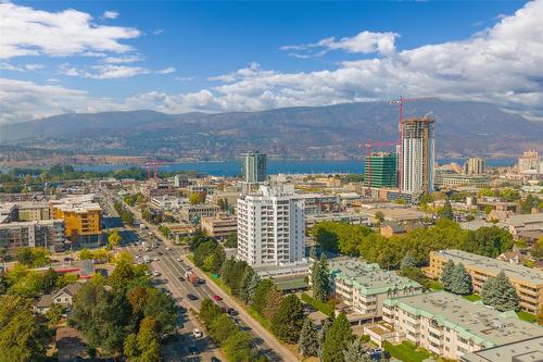 306-737 Leon Avenue, Kelowna, BC - Outdoor With View