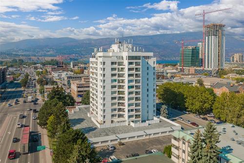 306-737 Leon Avenue, Kelowna, BC - Outdoor With View