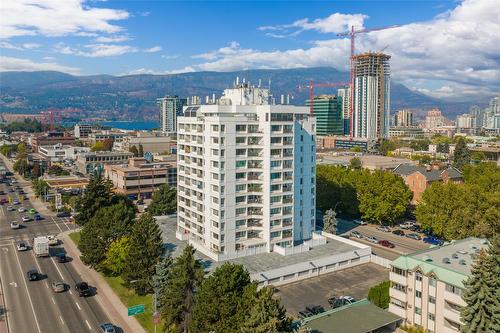 306-737 Leon Avenue, Kelowna, BC - Outdoor With View