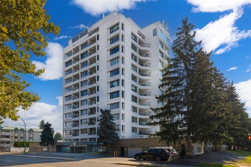 306-737 Leon Avenue, Kelowna, BC - Outdoor With Facade