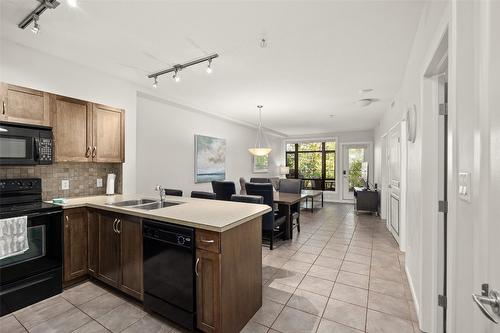 138-654 Cook Road, Kelowna, BC - Indoor Photo Showing Kitchen With Double Sink