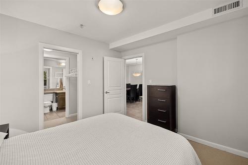 138-654 Cook Road, Kelowna, BC - Indoor Photo Showing Bedroom