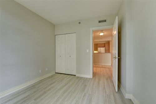 606-1152 Sunset Drive, Kelowna, BC - Indoor Photo Showing Other Room