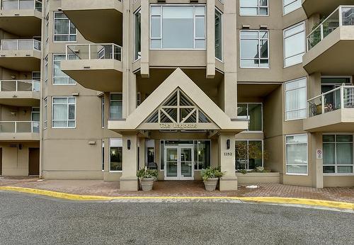 606-1152 Sunset Drive, Kelowna, BC - Outdoor With Facade