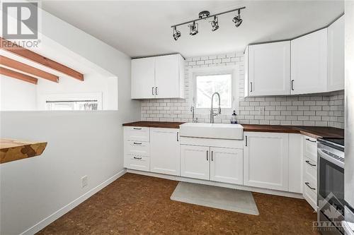 1241 Emperor Avenue, Ottawa, ON - Indoor Photo Showing Kitchen