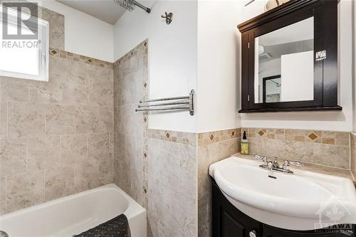 1241 Emperor Avenue, Ottawa, ON - Indoor Photo Showing Bathroom