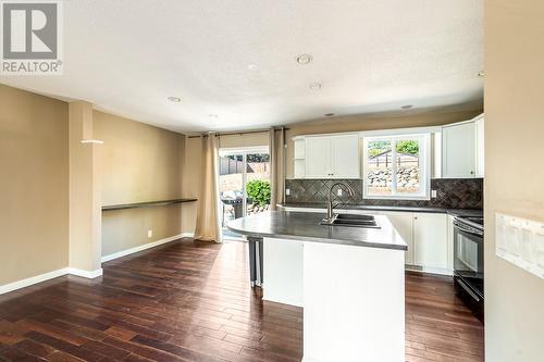 3472 Parklane Road, West Kelowna, BC - Indoor Photo Showing Kitchen