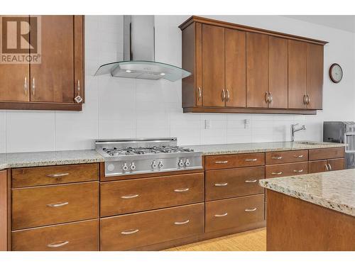 157 Terrace Hill Place, Kelowna, BC - Indoor Photo Showing Kitchen