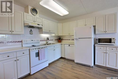 305 2501 1St Avenue W, Prince Albert, SK - Indoor Photo Showing Kitchen With Double Sink