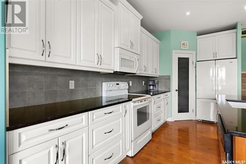 4981 Wright Road, Regina, SK - Indoor Photo Showing Kitchen