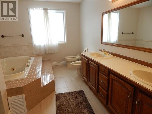 1701 Blakely Drive, Cornwall, ON - Indoor Photo Showing Bathroom