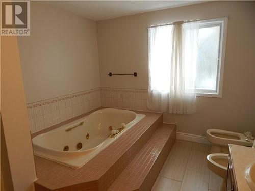 1701 Blakely Drive, Cornwall, ON - Indoor Photo Showing Bathroom