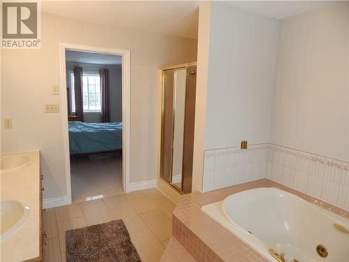 1701 Blakely Drive, Cornwall, ON - Indoor Photo Showing Bathroom