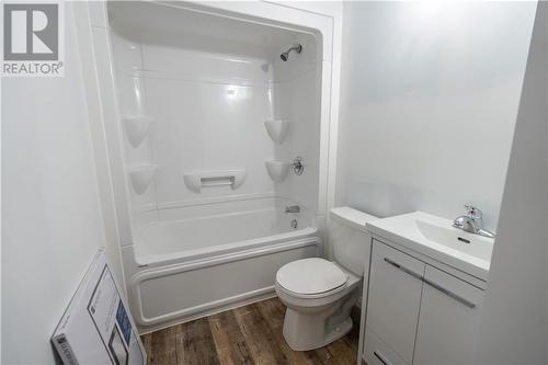 26 First Street W, Cornwall, ON - Indoor Photo Showing Bathroom