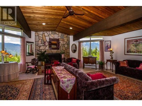 2180 Clough Road, Revelstoke, BC - Indoor Photo Showing Living Room