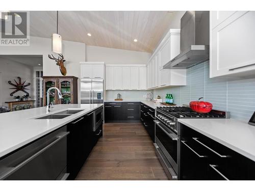 173 Whitetail Ridge, Vernon, BC - Indoor Photo Showing Kitchen With Double Sink With Upgraded Kitchen