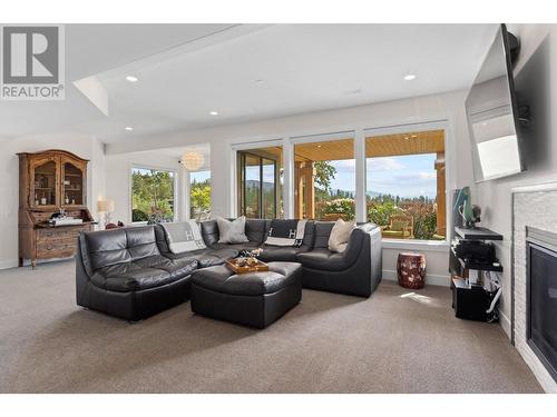 173 Whitetail Ridge, Vernon, BC - Indoor Photo Showing Living Room With Fireplace